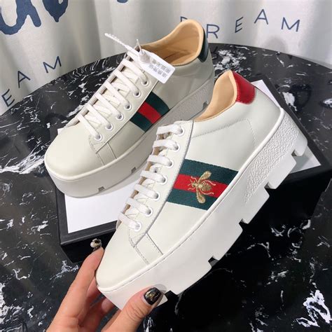 tenis gucci bee